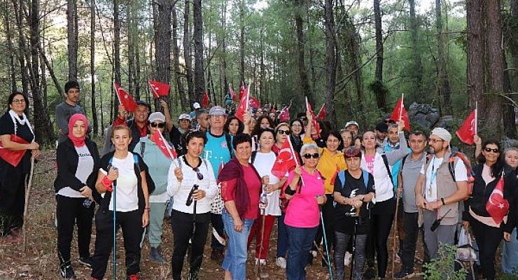 Büyükşehir, Tünektepe “Cumhuriyet Yolu’nda” tabiat yürüyüşü düzenlendi Tarih ve tabiat içinde yürüyüş